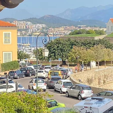 Appartement T2 Coeur De Ajaccio (Corsica)